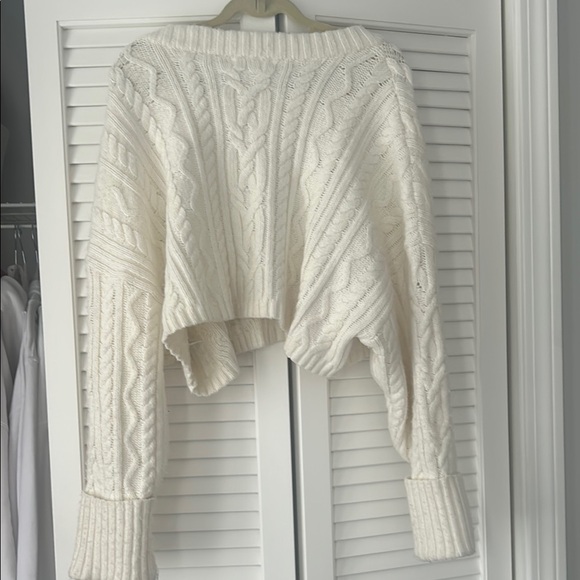Cozy White Cropped Cable Knit Sweater - Picture 3 of 3